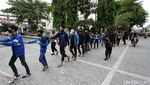 Momen Polisi Solo Amankan Penyusup Demo Omnibus Law