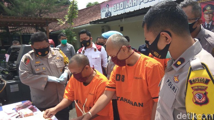 Pelaku pembuat uang palsu di Cimahi ditangkap.
