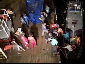 Video Evakuasi Penumpang KMP Mutiara Pertiwi III yang Kandas di Babel