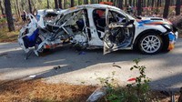 Bantuan tiba dalam waktu sekitar dua menit, tim medis melakukan segala kemungkinan untuk menyelamatkan navigator berdarah Spanyol ini. Namun Salvo meninggal dunia di tempat kejadian. Dikabarkan mobil yang ringsek menyulitkan evakuasi.  Foto: Twitter