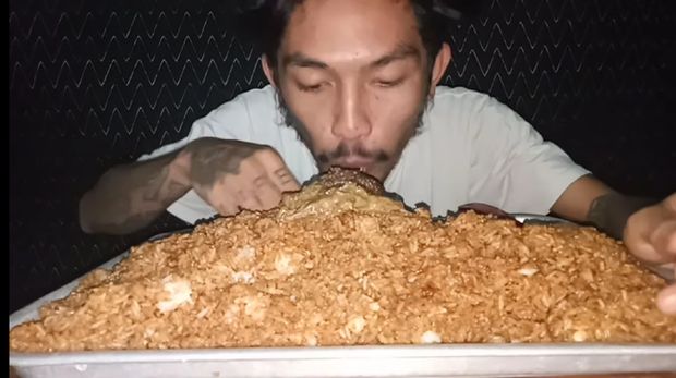 Pria Kurus Ini Makan Nasi Goreng 5 Kilogram Sekaligus