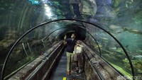 Sejumlah warga menikmati wahana Sea World Ancol, Jakarta Utara, Senin (12/10/2020).  