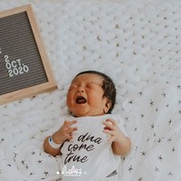 Rachel Maryam melahirkan anak keduanya yang berjenis kelamin laki-laki pada Jumat, 2 Oktober 2020. Bayi yang menjadi anak pertama dengan suaminya, Edwin Aprihandono atau Edo itu lahir dengan berat 3,78 gram dan tinggi 50 cm melalui operasi caesar. Foto: Instagram @rachelmaryams