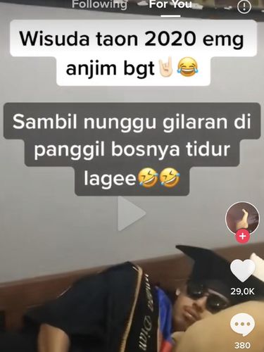 Rangga wisuda online tanpa mandi dan ketiduran