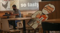 Tempat makan lain juga menerapkan hal serupa, seperti di KFC Galael Jakarta yang membuat miniatur Colonel Sanders sebagai penjaga jarak pengunjung.