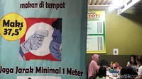 Meskipun dibolehkan makan di tempat, tetapi protokol kesehatan harus tetap diutamakan.