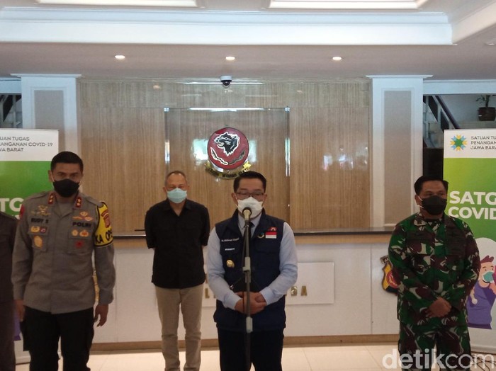 Ridwan Kamil umumkan Kota Bandung tak lagi zona merah
