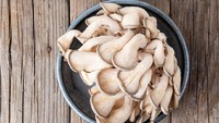 Jamur kaya riboflavin, jenis vitamin B2 yang bantu mengatasi migrain dan sakit kepala. Sebab vitamin tersebut bersifat antiinflamasi dan mengandung senyawa antioksidan. Foto: Getty Images/iStockphoto/Kritchanut