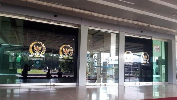 Suasana gedung Nusantara I DPR RI yang di-lockdown usai 18 anggota Dewan terpapar Corona. (Rahel/detikcom)