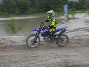 Serunya Terabas ke Pantai Jerangkat