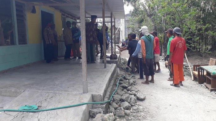 Satu keluarga di Bojonegoro tewas tersetrum jebakan tikus beraliran listrik. Kematian mereka menjadi duka mendalam bagi sanak saudara dan tetangga.