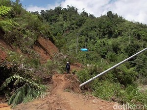 Longsor Timpa Rumah Warga di Mamasa usai Diguyur Hujan Semalaman