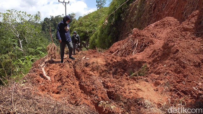 Tiga dusun di Mamasa terisolir akibat longsor. Ratusan warga mulai kehabisan bahan pangan (Abdy Febriady/detikcom)
