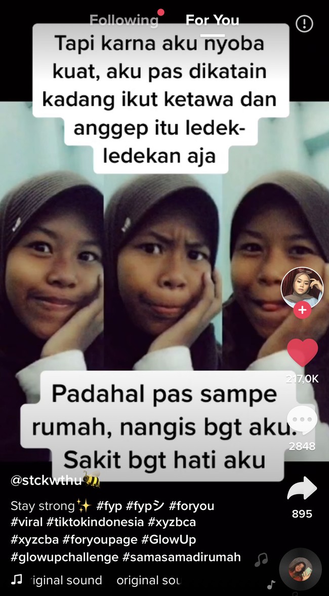 Dulu aku pernah kayak gini guys, item, jelek, dekil banget. Dikata-katain, dibully abis-abisan karena item dan jelek. Sampai dikata-katain cemong karena emang dulu seitem itu. Tapi karena aku nyoba kuat, aku pas dikatain kadang ikut ketawa dan anggap itu ledekan-ledekan aja. Padahal pas sampai rumah, sakit banget hati aku. Setiap suka sama cowok, cowok itu ngehindar kayak yang jijik gitu ke aku hehe. Dikeluarga pun paling hitam sendiri, tulis akun TikTok @giselatadzie. Foto: TikTok @giselatadzie.