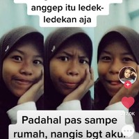 Dulu aku pernah kayak gini guys, item, jelek, dekil banget. Dikata-katain, dibully abis-abisan karena item dan jelek. Sampai dikata-katain cemong karena emang dulu seitem itu. Tapi karena aku nyoba kuat, aku pas dikatain kadang ikut ketawa dan anggap itu ledekan-ledekan aja. Padahal pas sampai rumah, sakit banget hati aku. Setiap suka sama cowok, cowok itu ngehindar kayak yang jijik gitu ke aku hehe. Dikeluarga pun paling hitam sendiri, tulis akun TikTok @giselatadzie. Foto: TikTok @giselatadzie.