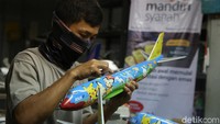 Nurhayati mengeskpor produknya ke 50 negara dengan harga jual mulai Rp 100 ribu hingga Rp 50 juta. 