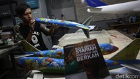 Dikenal secara internasional dengan model fiberglass yang rinci, Anglo-Indonesia Aircraft Model adalah umkm model pesawat paling populer di Indonesia. Produk mereka menonjol meski dibuat di bengkel kecil.