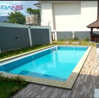 Fasilitas pelengkap lainnya antara lain sebuah gym dan taman. Tidak ketinggalan sebuah kolam renang. (Foto: YouTube/Rans Entertainment)