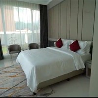 Setiap rumah terdiri dari beberapa kamar, lengkap dengan kamar mandi dan dapur. Ada yang tiga, ada juga empat kamar. Tarifnya 2-3 juta per malam, ungkap Syekh. (Foto: YouTube/Rans Entertainment)