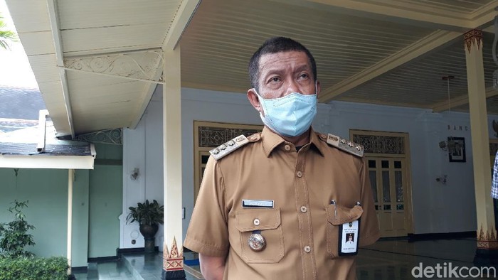 Wali Kota Yogyakarta Haryadi Suyuti di Kompleks Kantor Gubernur DIY, Kecamatan Danurejan, Kota Yogyakarta, Senin (12/10/2020)