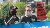 Boby juga mengungkapkan Otsus di Papua tidak mensejahterakan rakyat Papua. Karena meski telah 20 tahun berjalan, berbagai kebutuhan masyarakat Papua belum terpenuhi.   
