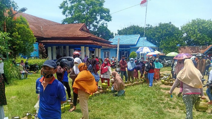 Antrean operasi pasar Elpiji 3 kg di Bengkulu