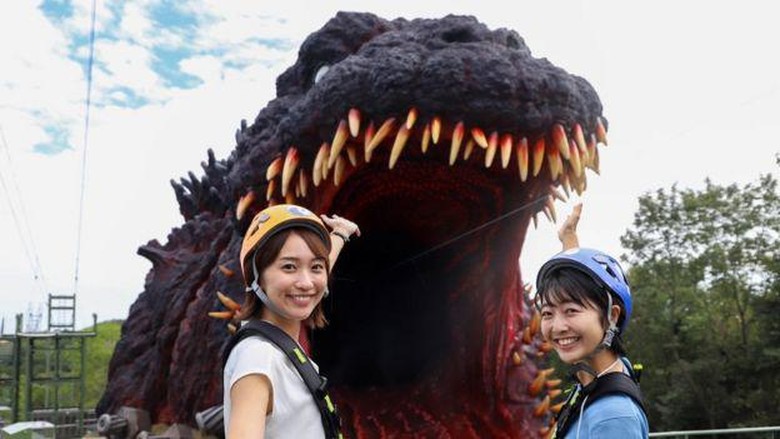 Atraksi Masuk Mulut Godzilla di Jepang, Berani Coba? Penonton film Godzilla tentu kenal monster legendaris Jepang ini. Kini monster itu hadir di taman hiburan Jepang. Traveler bisa masuk ke dalam mulutnya.