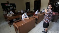 Wali Kota Solo, FX Hadi Rudyatmo, mengatakan untuk pembagian waktu, selama seminggu untuk setengah kelas dan separuhnya seminggu kemudian.  