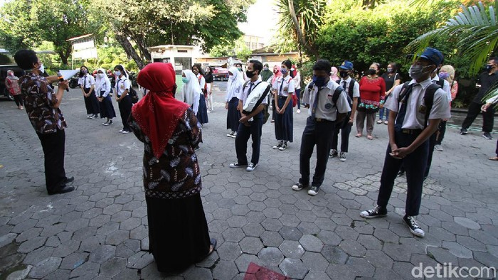 Pemeritah Kota Solo mengadakan pembelajaran di SLTP 4 Surakarta, Jawa Tengah, Selasa (13/10/2020).