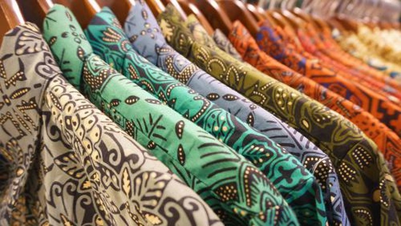 Contoh Batik Nusantara: Cirebon, Yogyakarta, Solo, Banyuwangi Contoh Batik Nusantara: Cirebon, Yogyakarta, Solo, Banyuwangi
