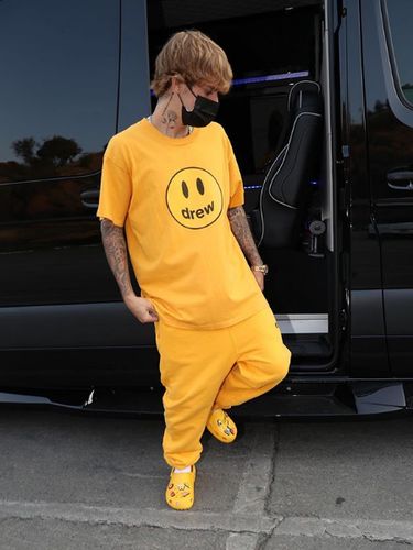 Justin Bieber Rilis Sepatu Crocs Seharga Rp 884 Ribu Dijual Terbatas