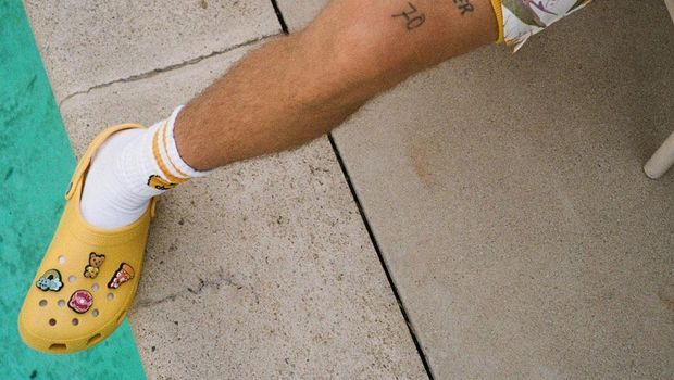 Crocs rilis sepatu kolaborasi dengan Justin Bieber.