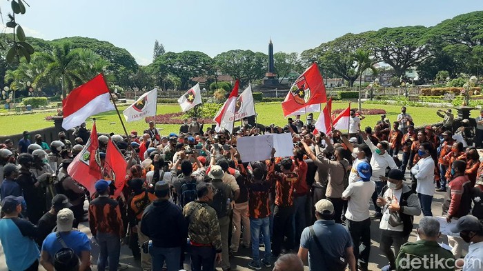 demo di malang