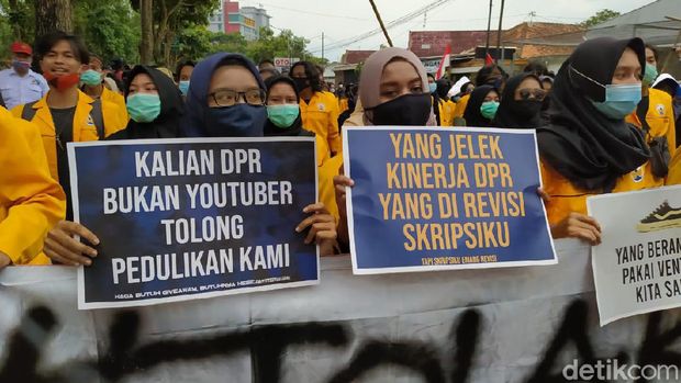 Demo tolak Ombnibus Law di Magelang, 13/10/2020