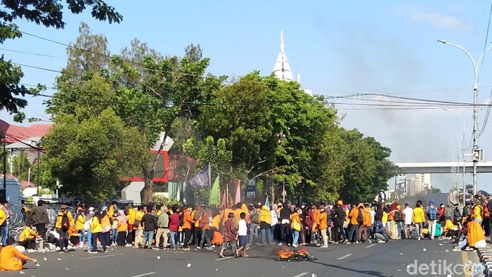 Demo tolak Omnibus Law di Makassar (Hermawan-detikcom).