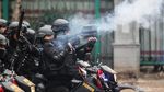 Momen Demonstran Kocar-kacir Saat Dibubarkan Polisi