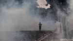 Momen Demonstran Kocar-kacir Saat Dibubarkan Polisi