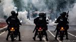 Momen Demonstran Kocar-kacir Saat Dibubarkan Polisi