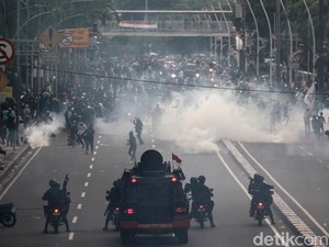 Video Massa Dipukul Mundur, 33 Motor Ditinggal Pedemo