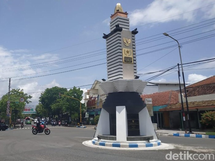 Hari tanpa bayangan tampak jelas di Kota Pacitan