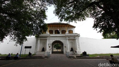 Ini Benteng Peninggalan Belanda yang Jadi Milik Raja Porkas di Solo