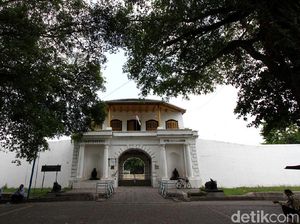 Ini Benteng Peninggalan Belanda yang Jadi Milik Raja Porkas di Solo