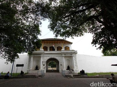 Ini Benteng Peninggalan Belanda yang Jadi Milik Raja Porkas di Solo