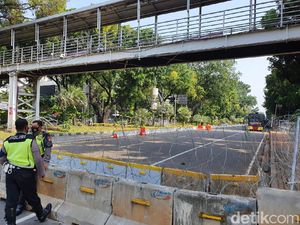 Jelang Demo PA 212 dkk, Jalan Medan Merdeka Barat Ditutup Kawat Berduri