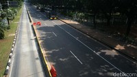 Hanya jalur TransJakarta yang tidak ditutup.