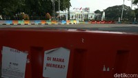 Jalan ditup jelang demo tolak omnibus law UU Cipta Kerja oleh PA 212 dkk.