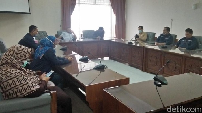jrsb hearing dengan komisi I DPRD Banyuwangi