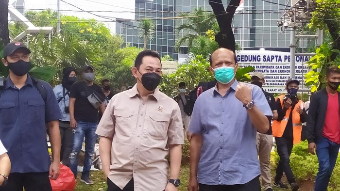 Kabareskrim Beserta Pejabat Tinggi TNI Polri Memantau Langsung Demonstrasi di Patung Kuda
