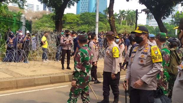 Kabareskrim Beserta Pejabat Tinggi TNI Polri Memantau Langsung Demonstrasi di Patung Kuda