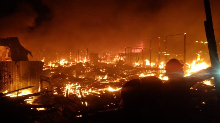 Kebakaran Landa Kampung Terapung Bontang Kuala Kaltim
